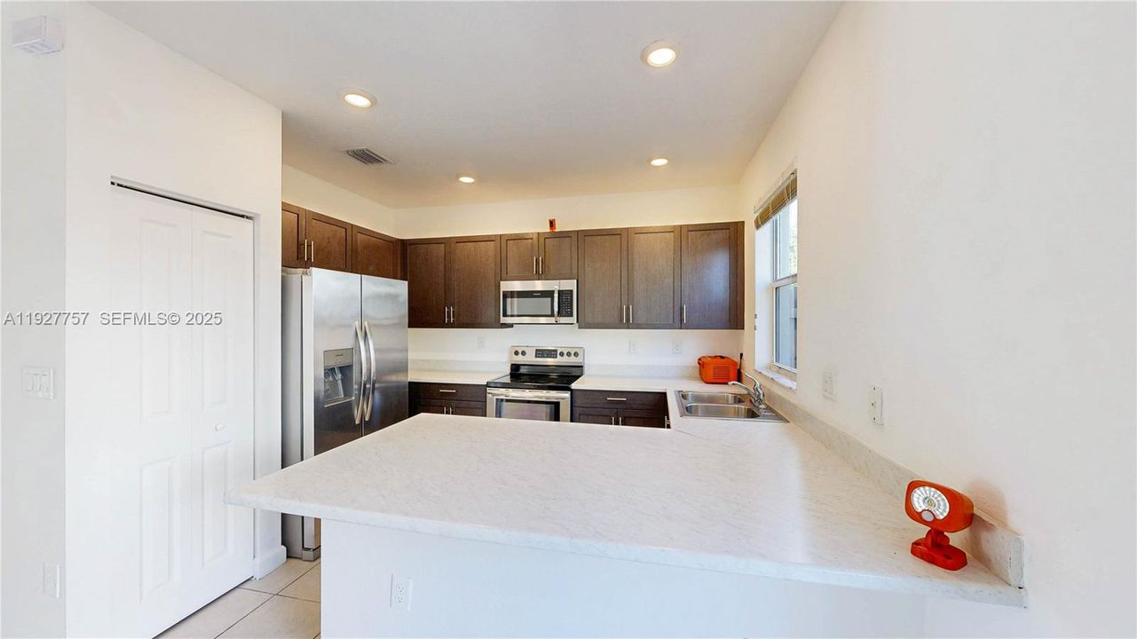 For Sale: $334,900 (3 beds, 2 baths, 1483 Square Feet)