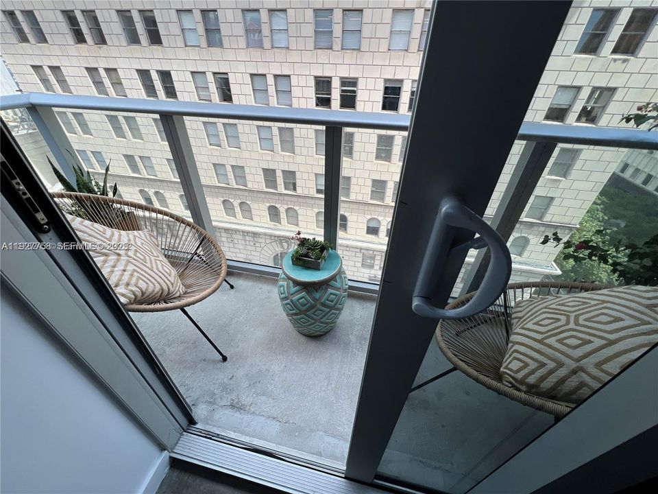 待售: $397,999 (2 贝兹, 1 浴室, 736 平方英尺)