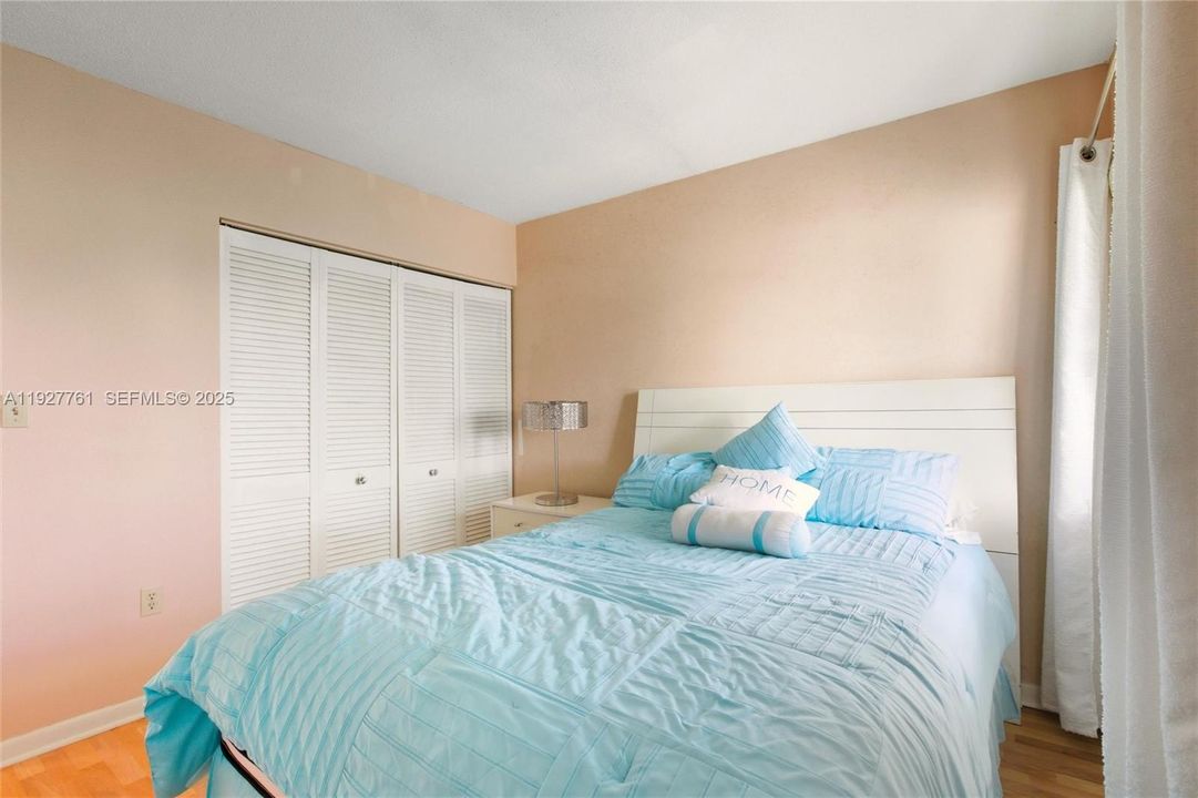 For Sale: $149,900 (2 beds, 2 baths, 910 Square Feet)