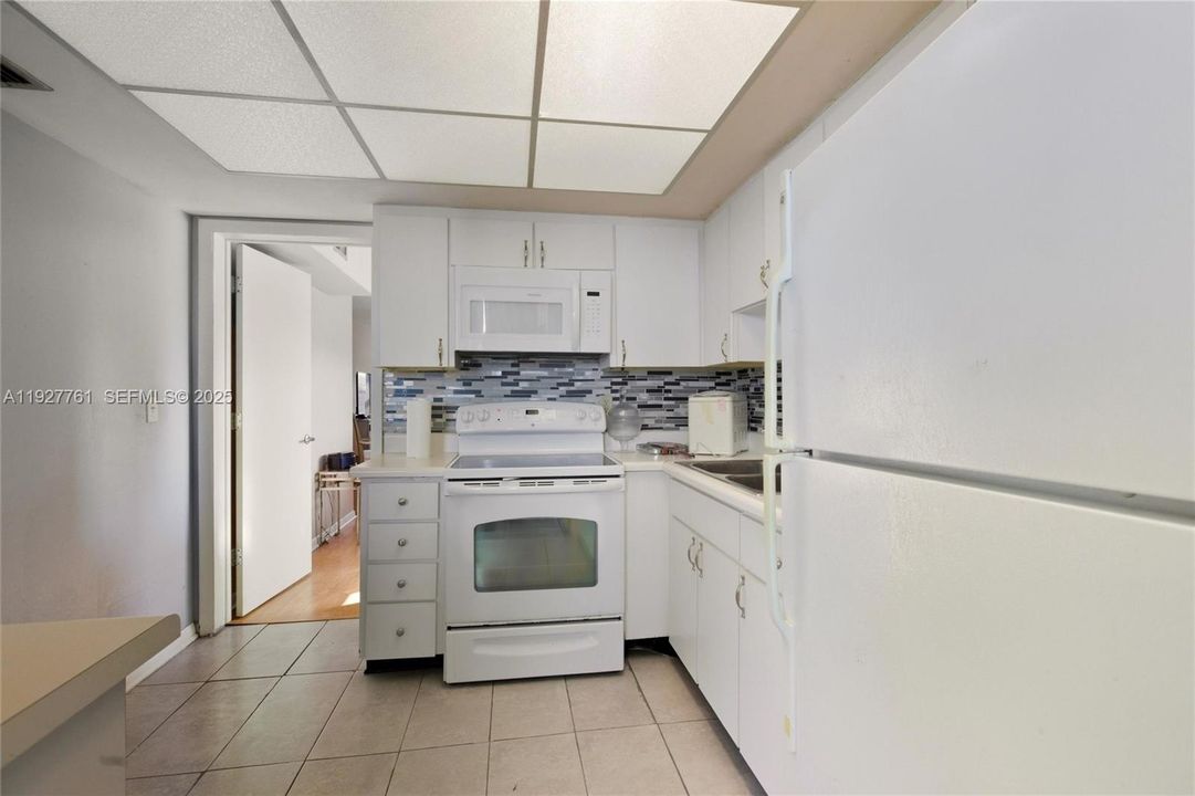 For Sale: $149,900 (2 beds, 2 baths, 910 Square Feet)