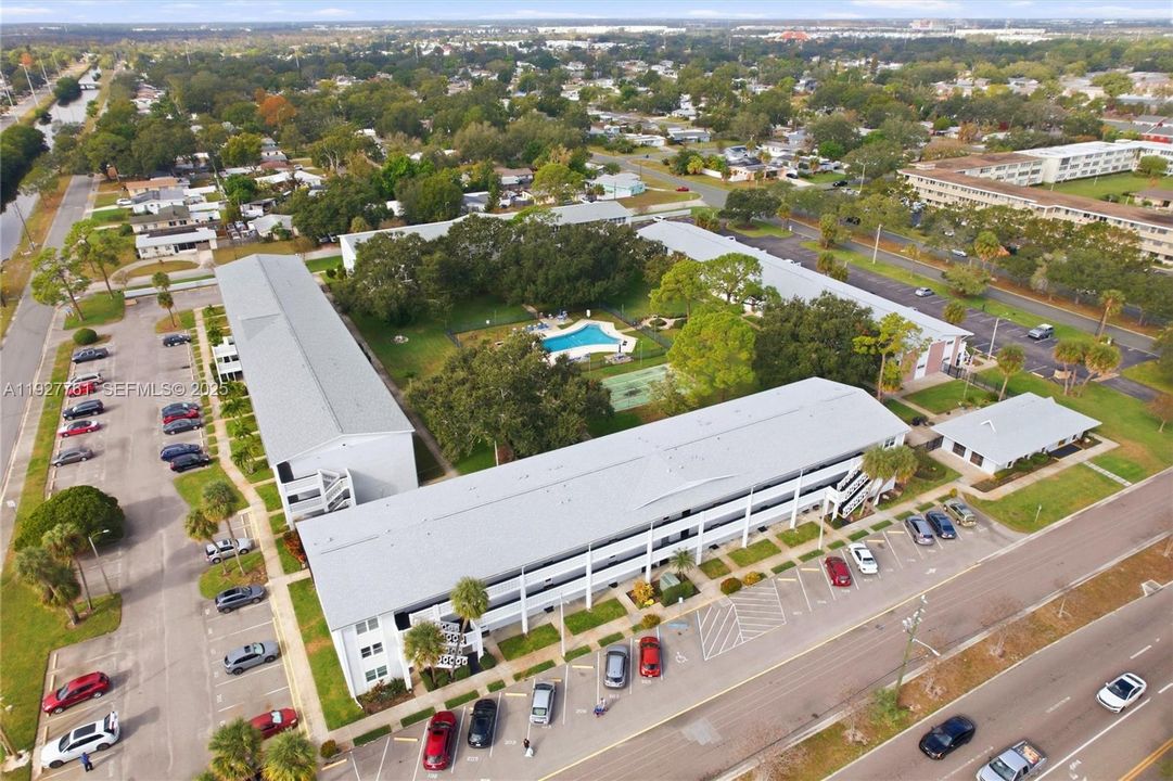 For Sale: $149,900 (2 beds, 2 baths, 910 Square Feet)