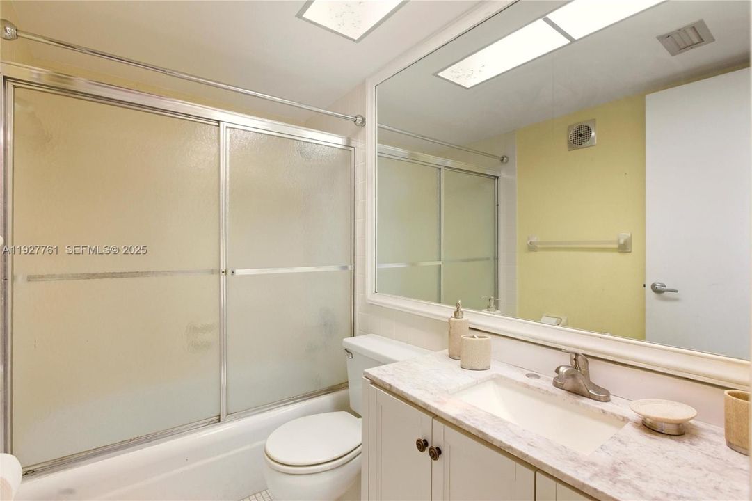 For Sale: $149,900 (2 beds, 2 baths, 910 Square Feet)