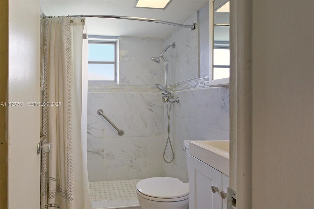 For Sale: $149,900 (2 beds, 2 baths, 910 Square Feet)