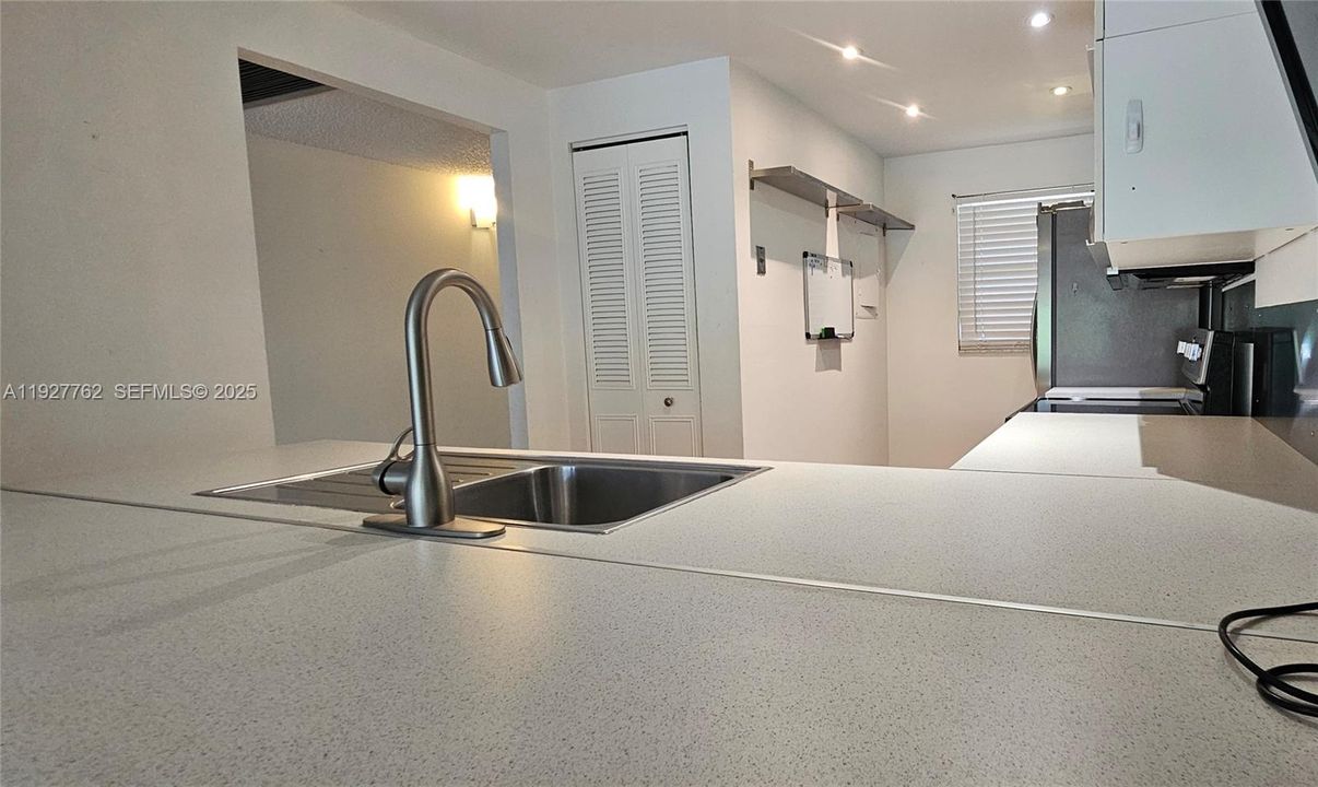 For Rent: $2,350 (2 beds, 2 baths, 1100 Square Feet)