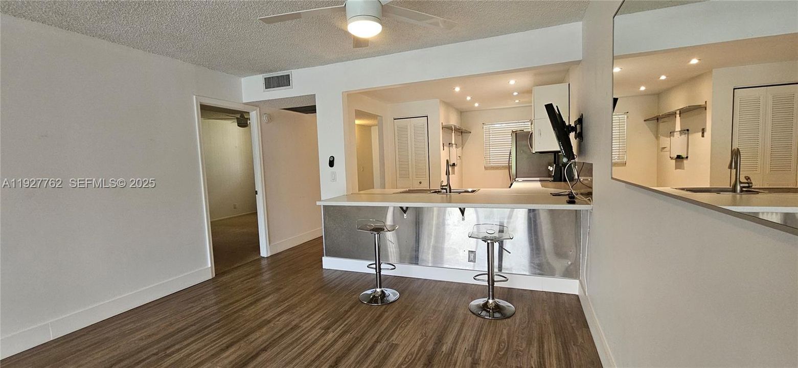 For Rent: $2,350 (2 beds, 2 baths, 1100 Square Feet)