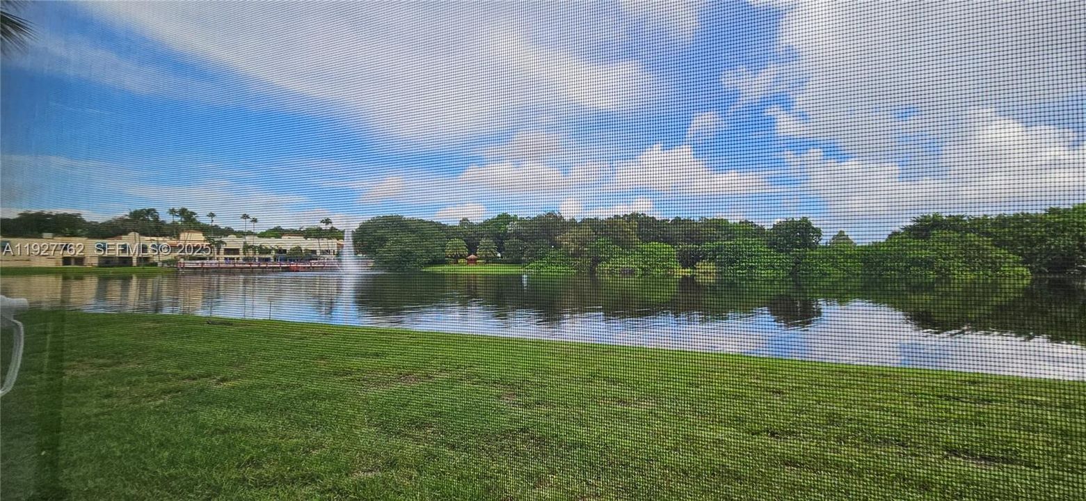 For Rent: $2,350 (2 beds, 2 baths, 1100 Square Feet)