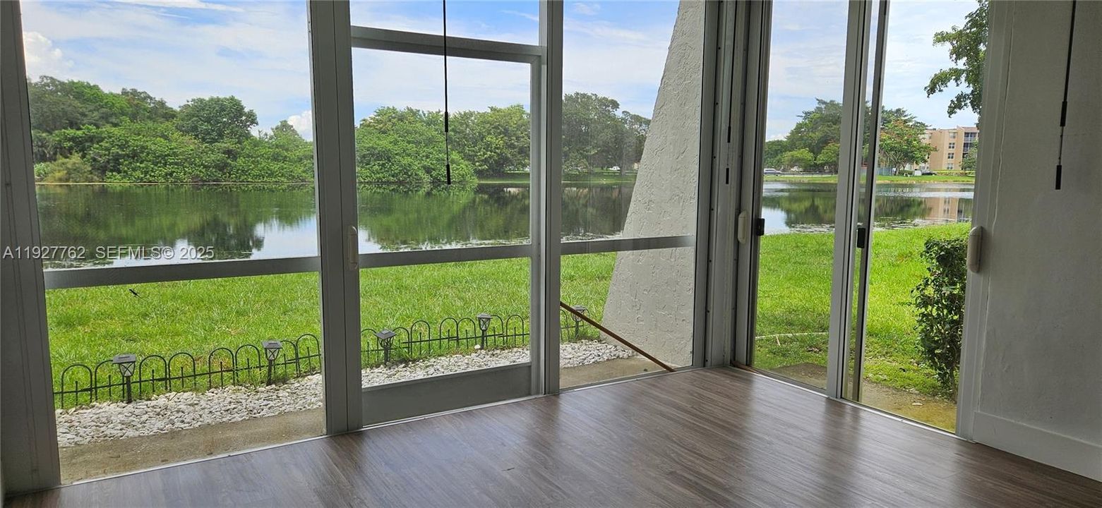 For Rent: $2,350 (2 beds, 2 baths, 1100 Square Feet)