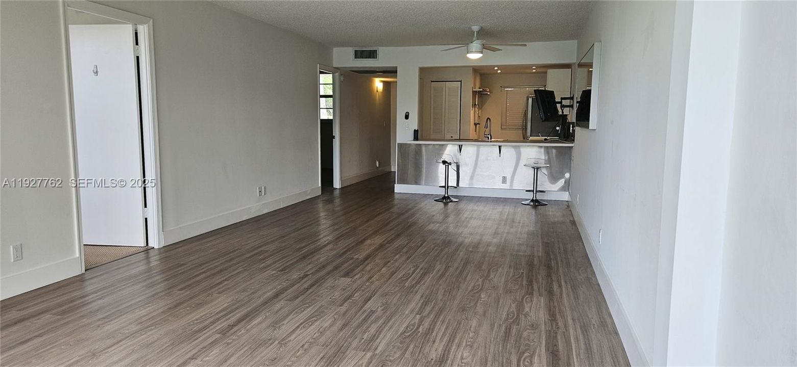 For Rent: $2,350 (2 beds, 2 baths, 1100 Square Feet)