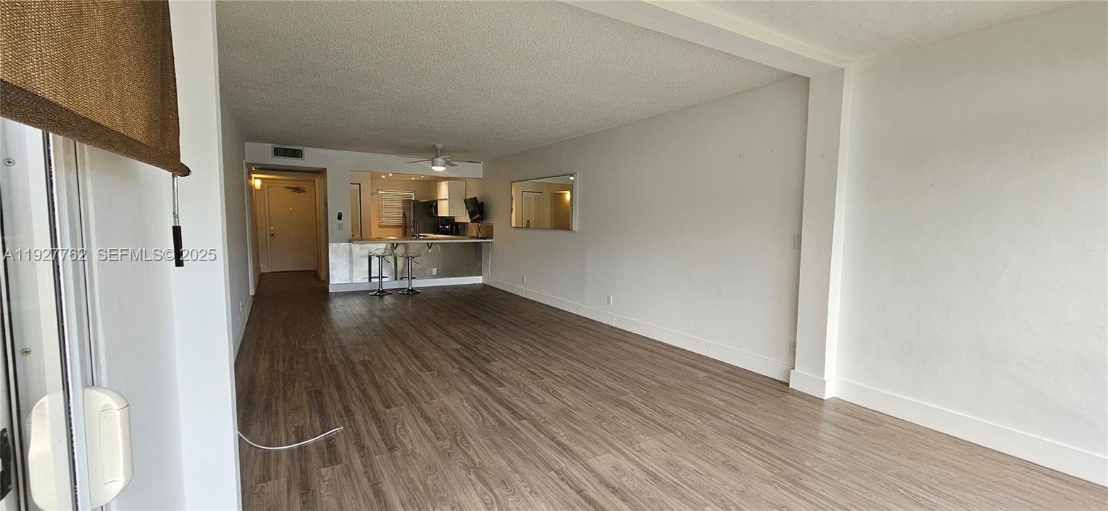 For Rent: $2,350 (2 beds, 2 baths, 1100 Square Feet)