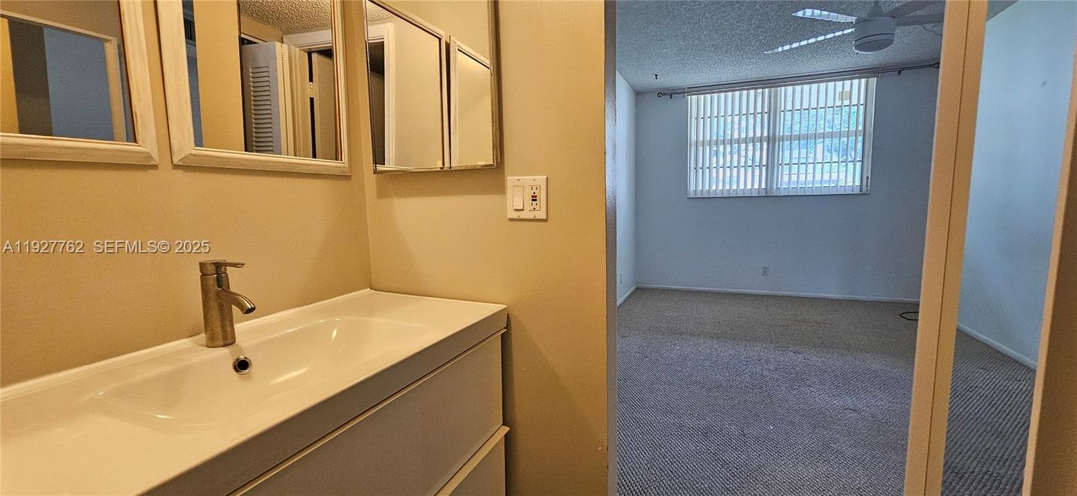 For Rent: $2,350 (2 beds, 2 baths, 1100 Square Feet)