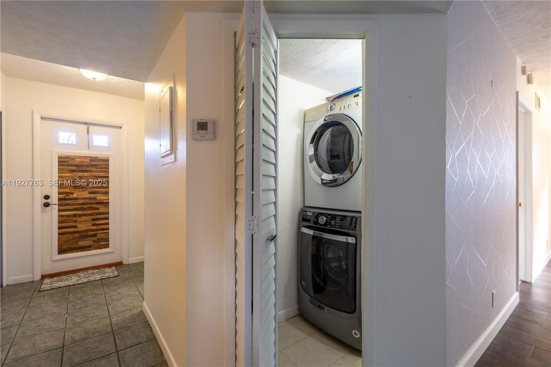 В аренду: $2,000 (2 спален, 2 ванн, 1078 Квадратных фут)