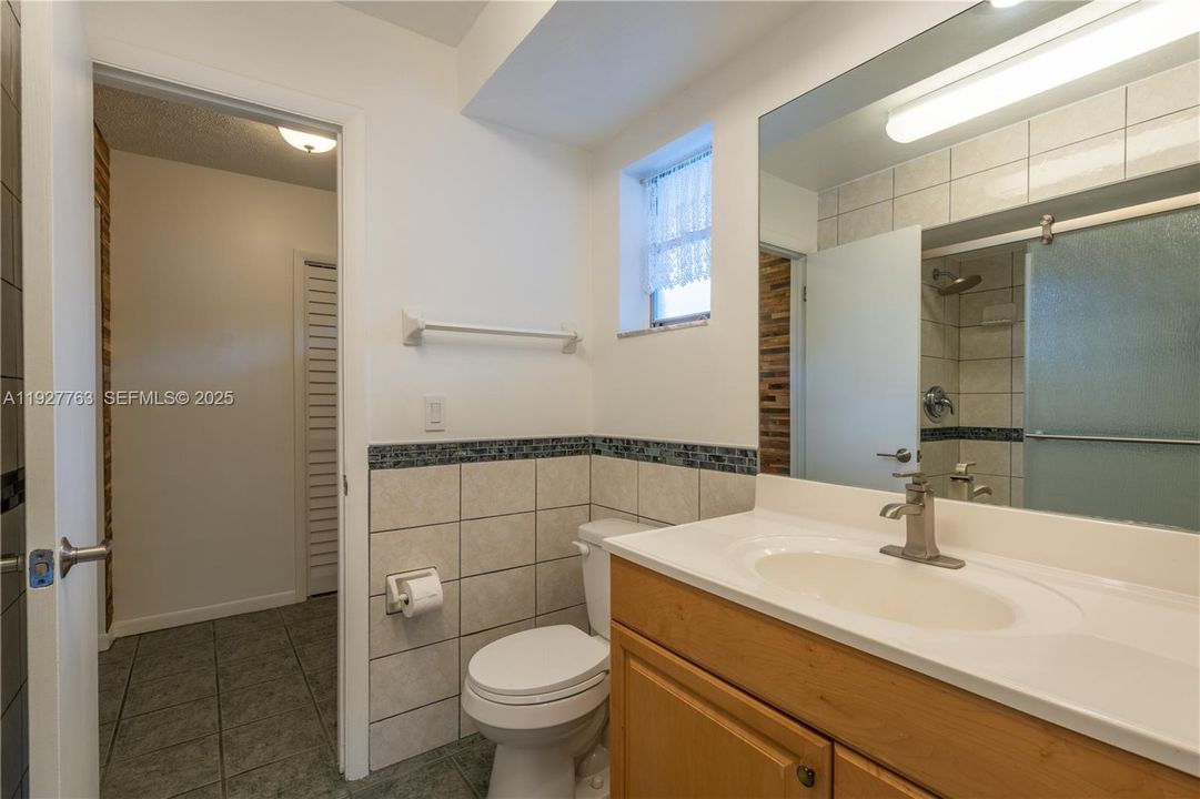 2nd Bathroom