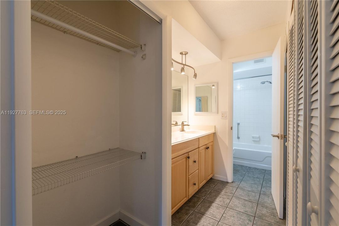 В аренду: $2,000 (2 спален, 2 ванн, 1078 Квадратных фут)