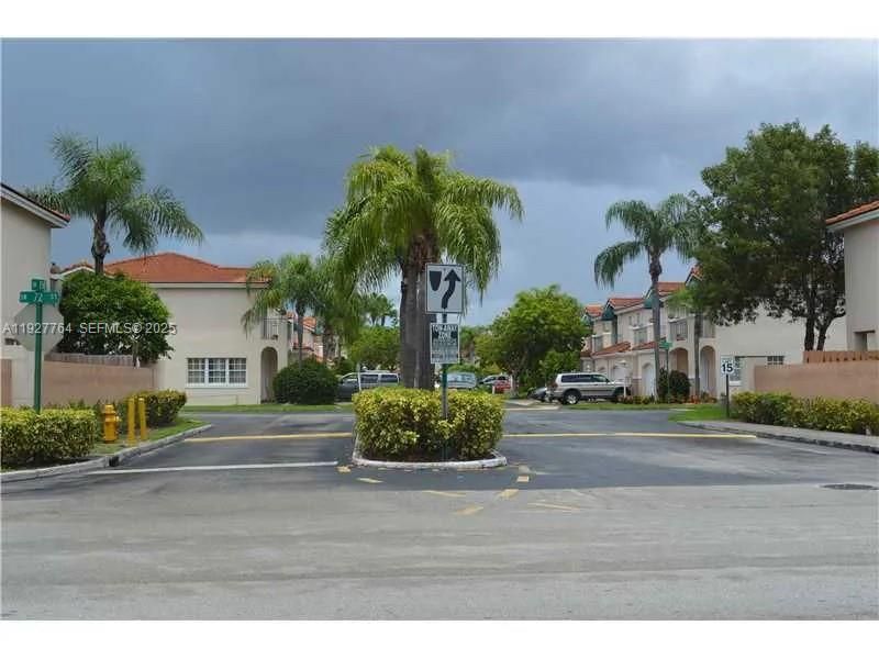 出租: $3,100 (3 贝兹, 2 浴室, 1848 平方英尺)