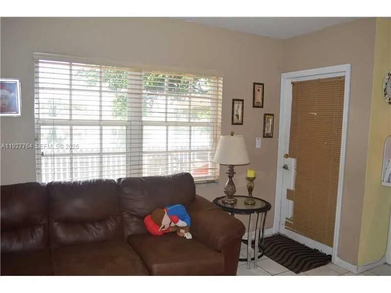 出租: $3,100 (3 贝兹, 2 浴室, 1848 平方英尺)