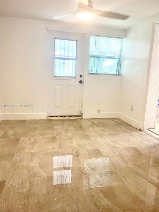 В аренду: $1,295 (1 спален, 1 ванн, 1242 Квадратных фут)