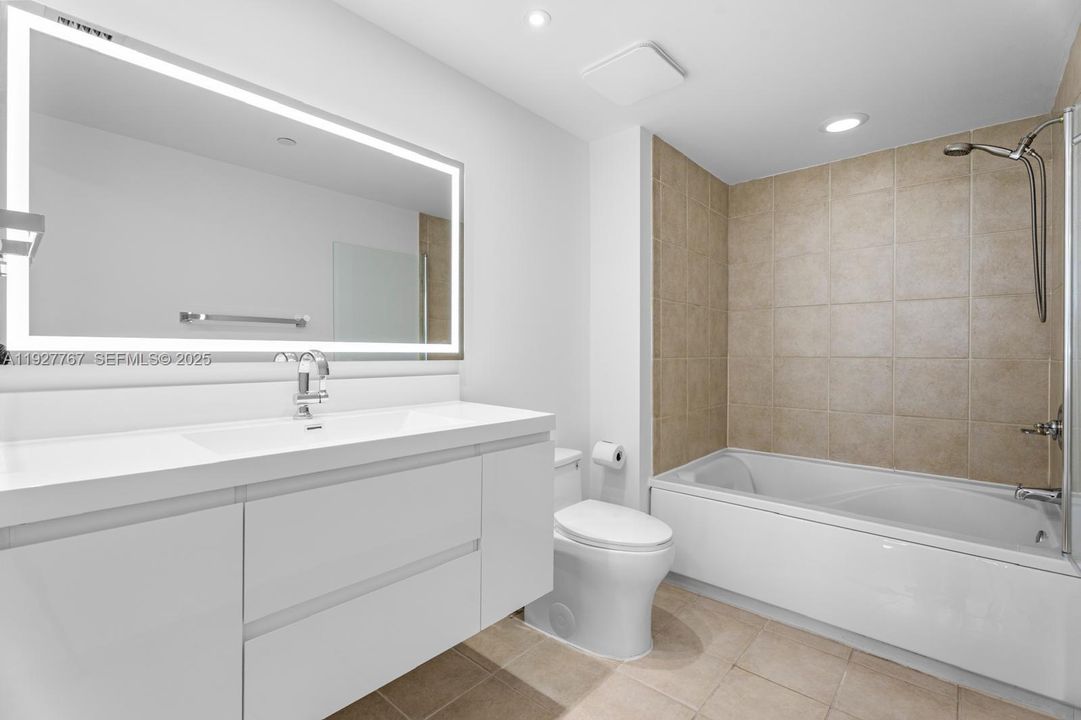 待售: $479,000 (2 贝兹, 2 浴室, 1175 平方英尺)