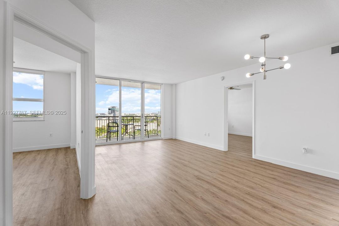 待售: $479,000 (2 贝兹, 2 浴室, 1175 平方英尺)