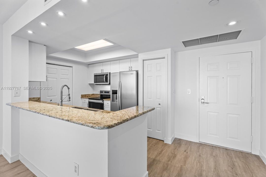 待售: $479,000 (2 贝兹, 2 浴室, 1175 平方英尺)