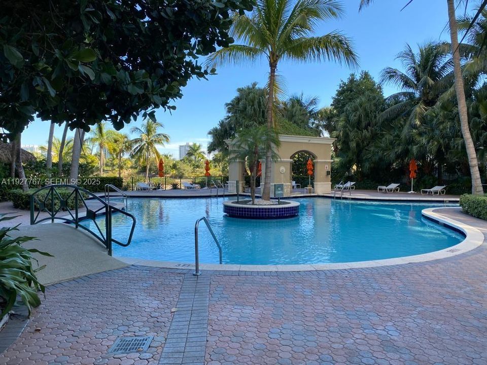 待售: $479,000 (2 贝兹, 2 浴室, 1175 平方英尺)