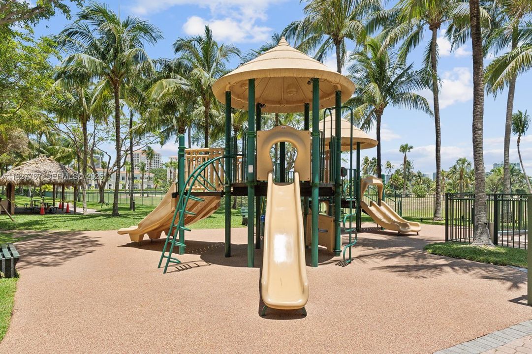 待售: $479,000 (2 贝兹, 2 浴室, 1175 平方英尺)