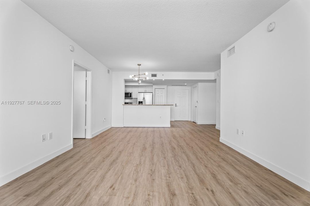 待售: $479,000 (2 贝兹, 2 浴室, 1175 平方英尺)