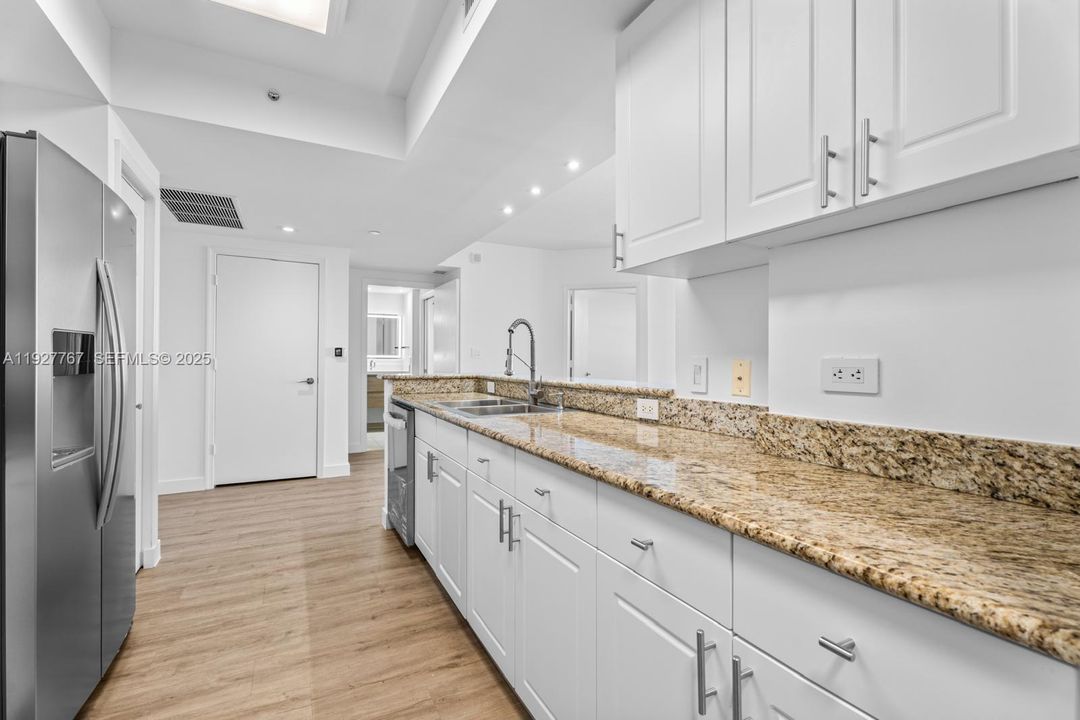 待售: $479,000 (2 贝兹, 2 浴室, 1175 平方英尺)