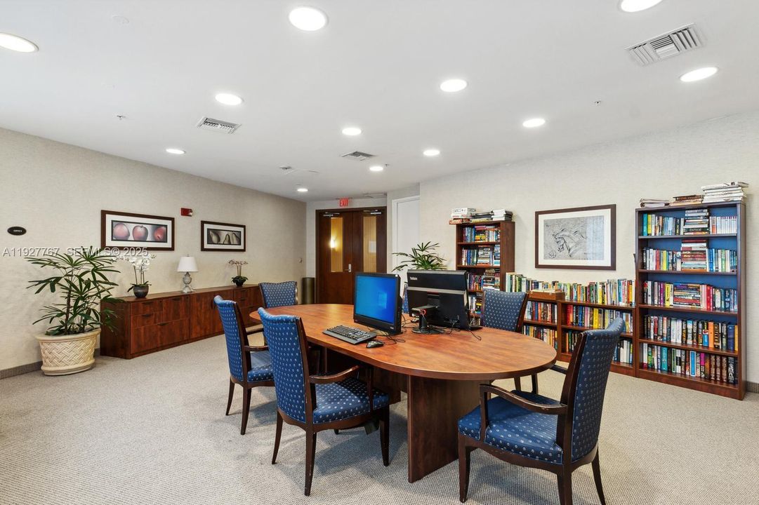 待售: $479,000 (2 贝兹, 2 浴室, 1175 平方英尺)