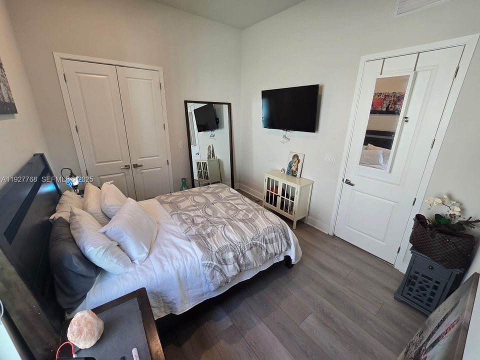 For Sale: $989,000 (3 beds, 2 baths, 2174 Square Feet)