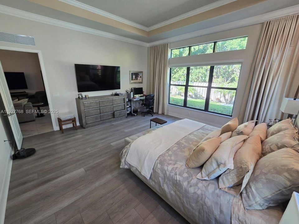 For Sale: $989,000 (3 beds, 2 baths, 2174 Square Feet)