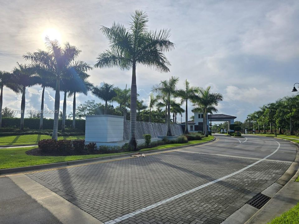 For Sale: $989,000 (3 beds, 2 baths, 2174 Square Feet)