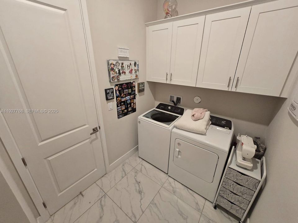 For Sale: $989,000 (3 beds, 2 baths, 2174 Square Feet)