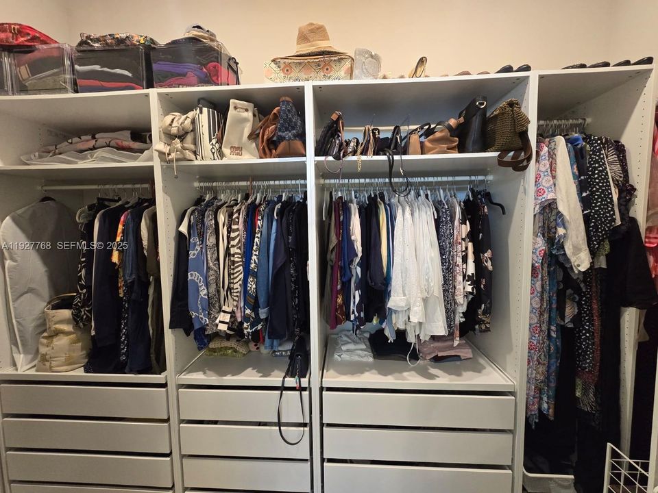 For Sale: $989,000 (3 beds, 2 baths, 2174 Square Feet)