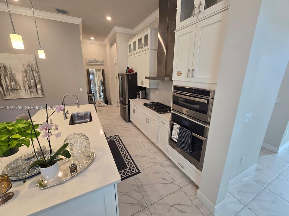 For Sale: $989,000 (3 beds, 2 baths, 2174 Square Feet)