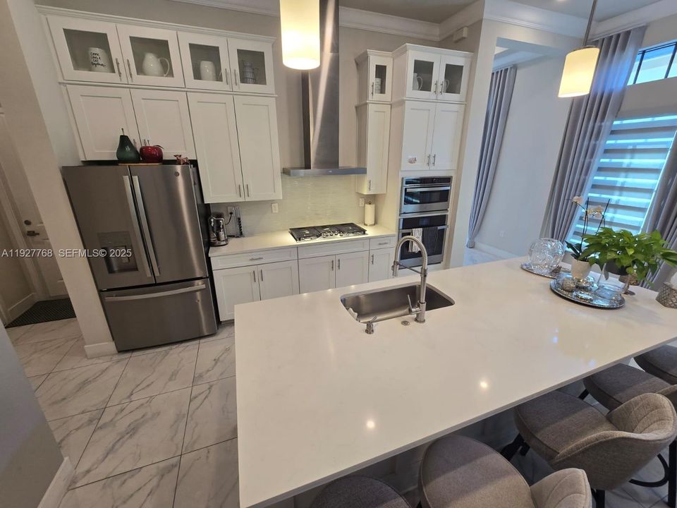 For Sale: $989,000 (3 beds, 2 baths, 2174 Square Feet)