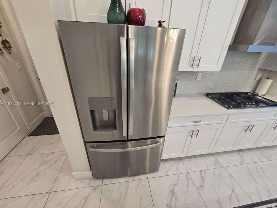 For Sale: $989,000 (3 beds, 2 baths, 2174 Square Feet)