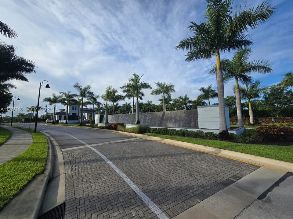 For Sale: $989,000 (3 beds, 2 baths, 2174 Square Feet)