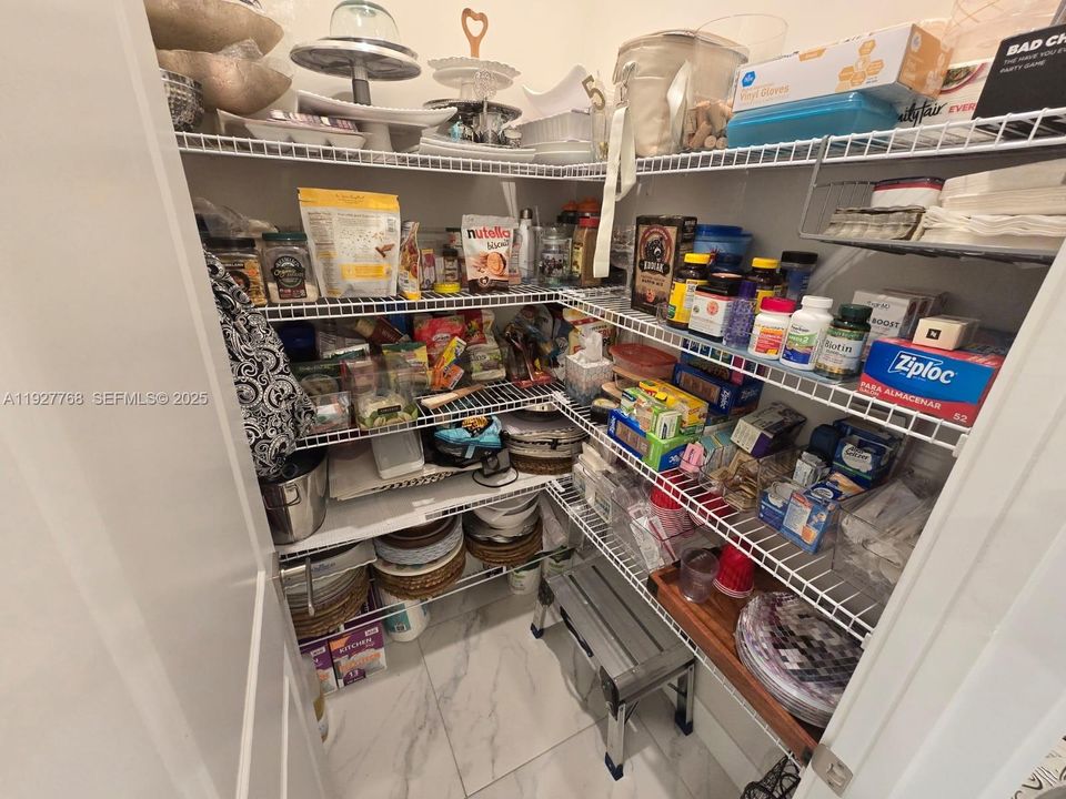 For Sale: $989,000 (3 beds, 2 baths, 2174 Square Feet)