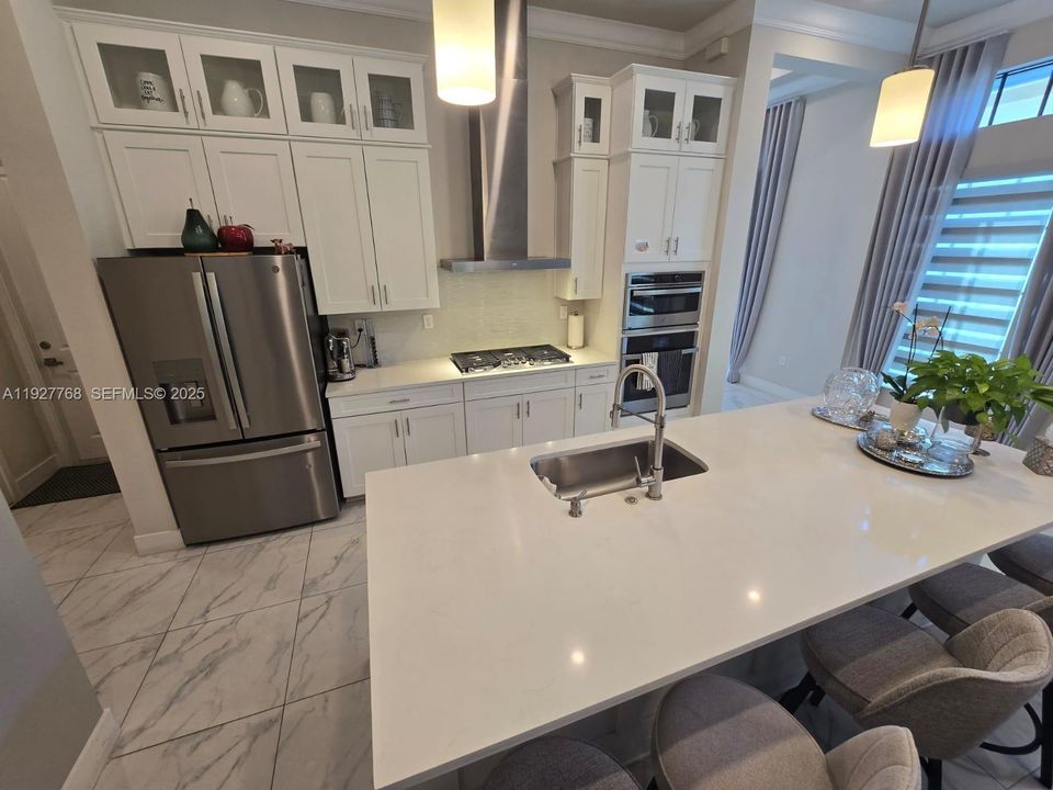 For Sale: $989,000 (3 beds, 2 baths, 2174 Square Feet)