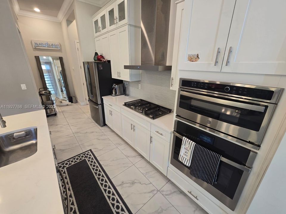 For Sale: $989,000 (3 beds, 2 baths, 2174 Square Feet)