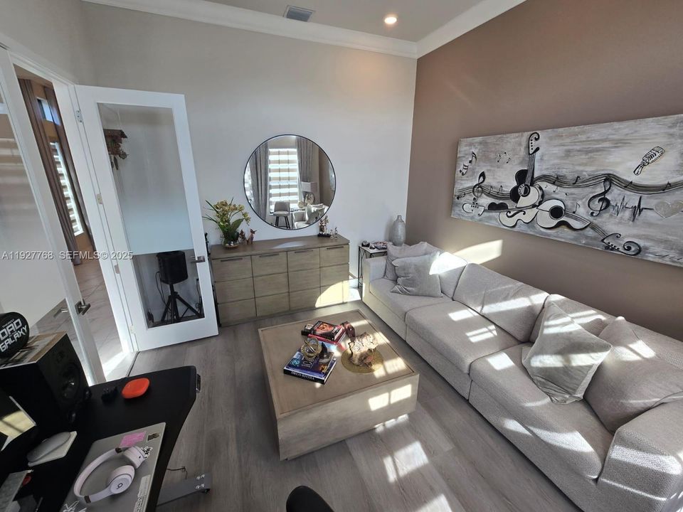 For Sale: $989,000 (3 beds, 2 baths, 2174 Square Feet)