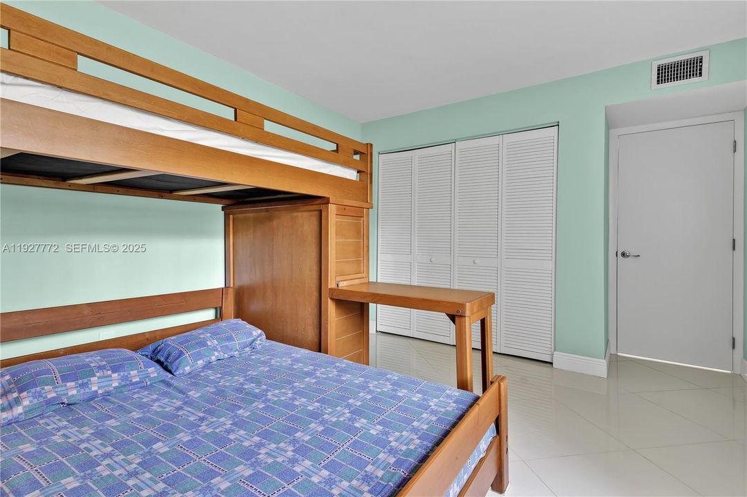 For Rent: $2,200 (2 beds, 1 baths, 777 Square Feet)