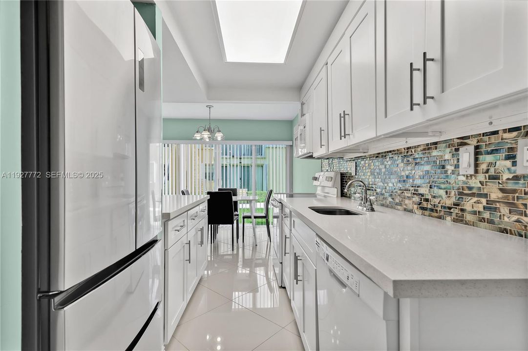 For Rent: $2,200 (2 beds, 1 baths, 777 Square Feet)