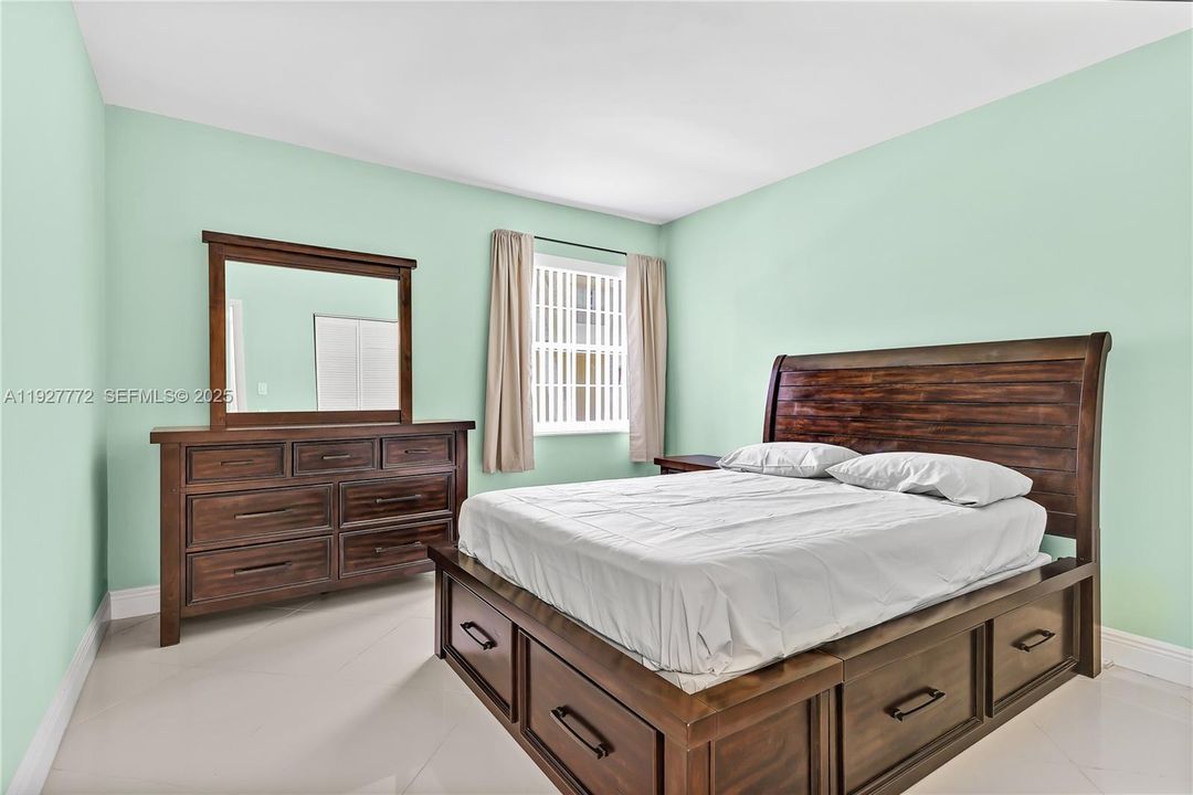 For Rent: $2,200 (2 beds, 1 baths, 777 Square Feet)