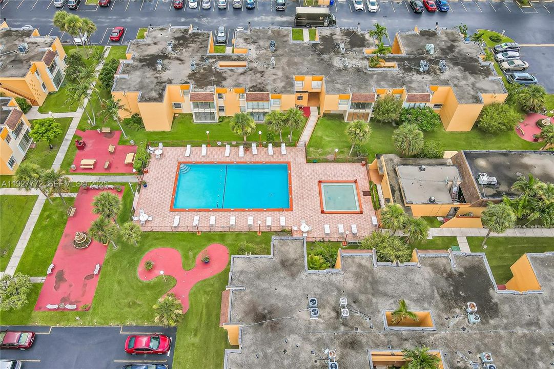 For Rent: $2,200 (2 beds, 1 baths, 777 Square Feet)