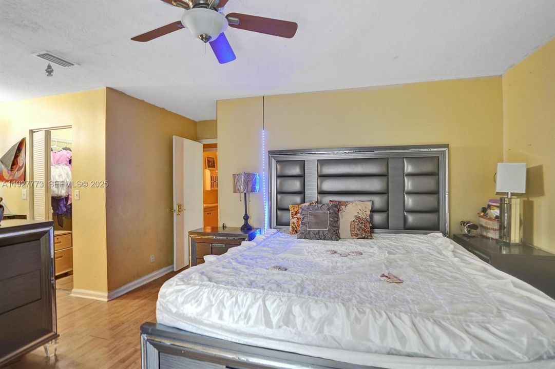 For Sale: $310,000 (2 beds, 2 baths, 1415 Square Feet)