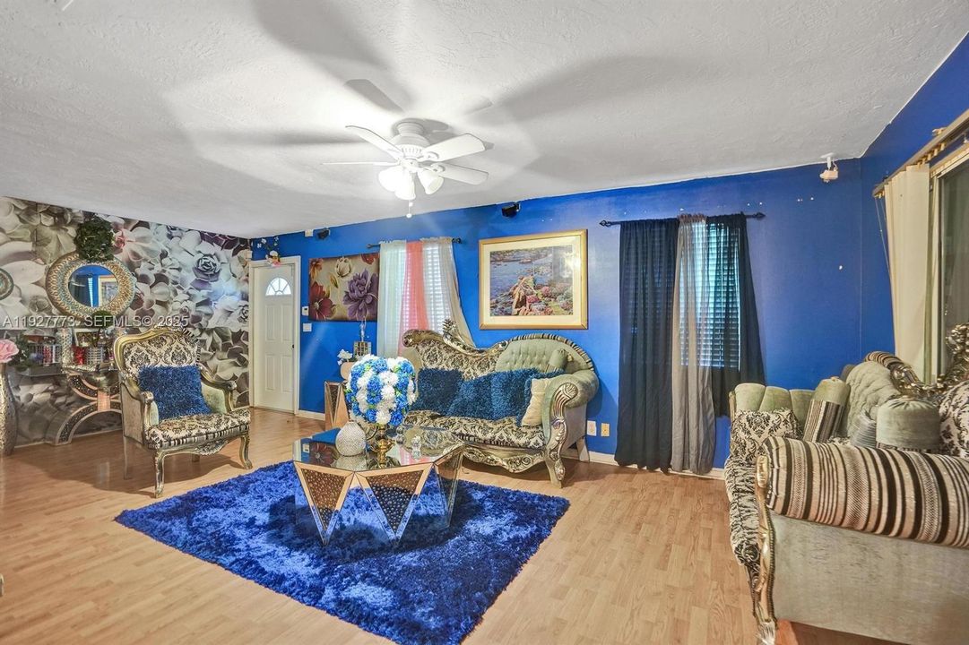 For Sale: $310,000 (2 beds, 2 baths, 1415 Square Feet)