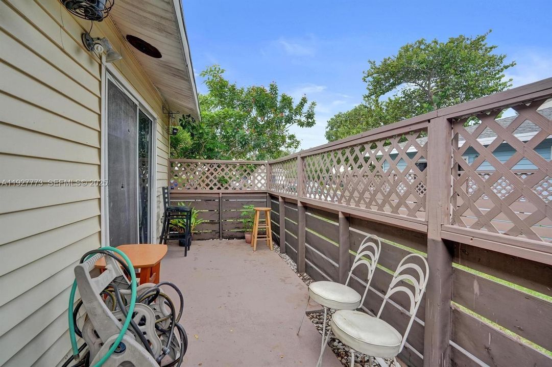 For Sale: $310,000 (2 beds, 2 baths, 1415 Square Feet)