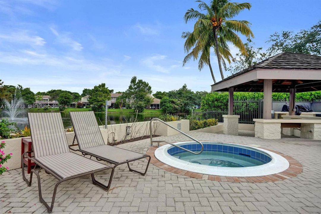 For Sale: $310,000 (2 beds, 2 baths, 1415 Square Feet)