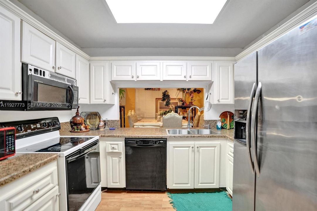 For Sale: $310,000 (2 beds, 2 baths, 1415 Square Feet)